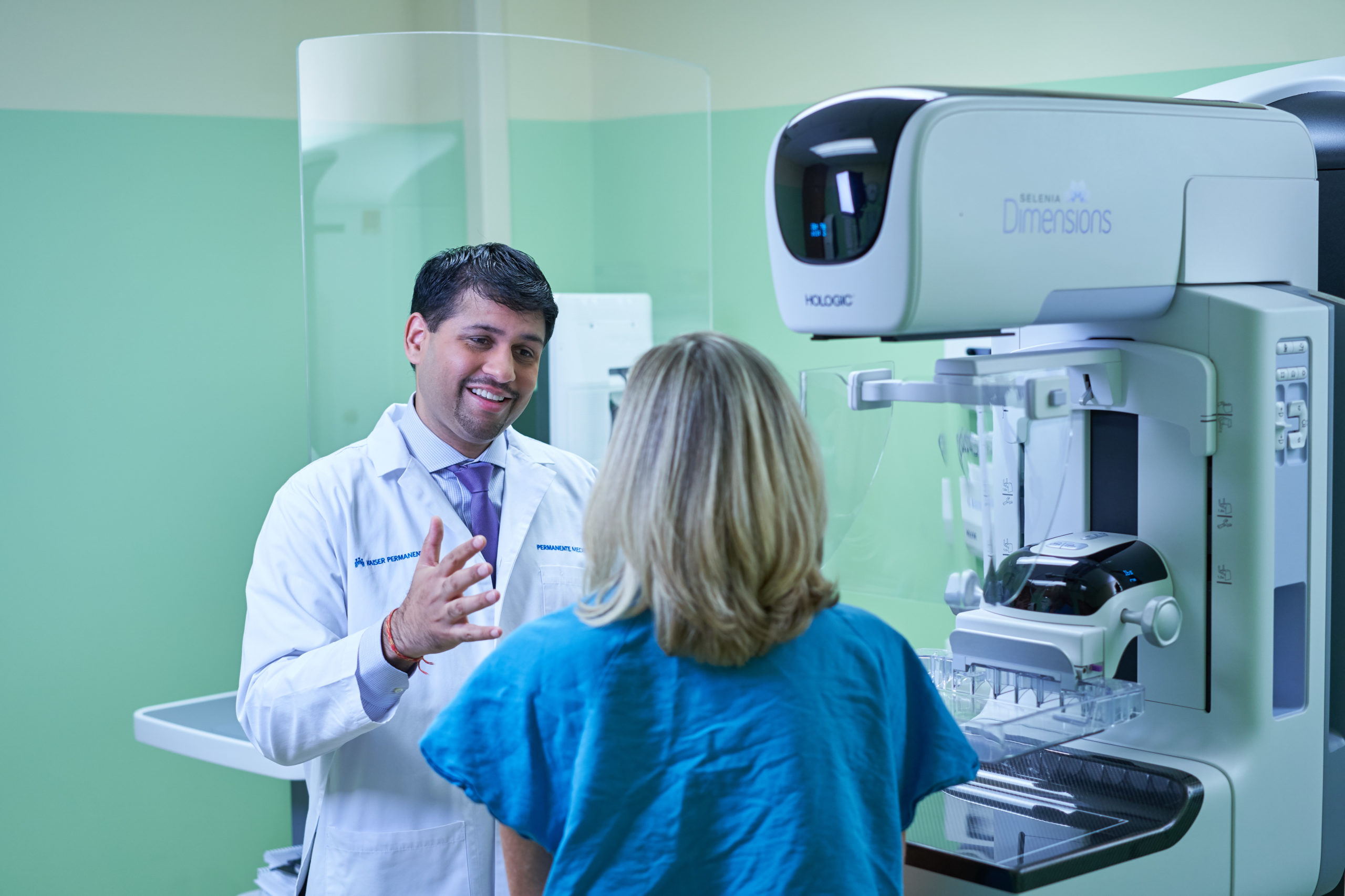 Permanente physician conducts mammogram