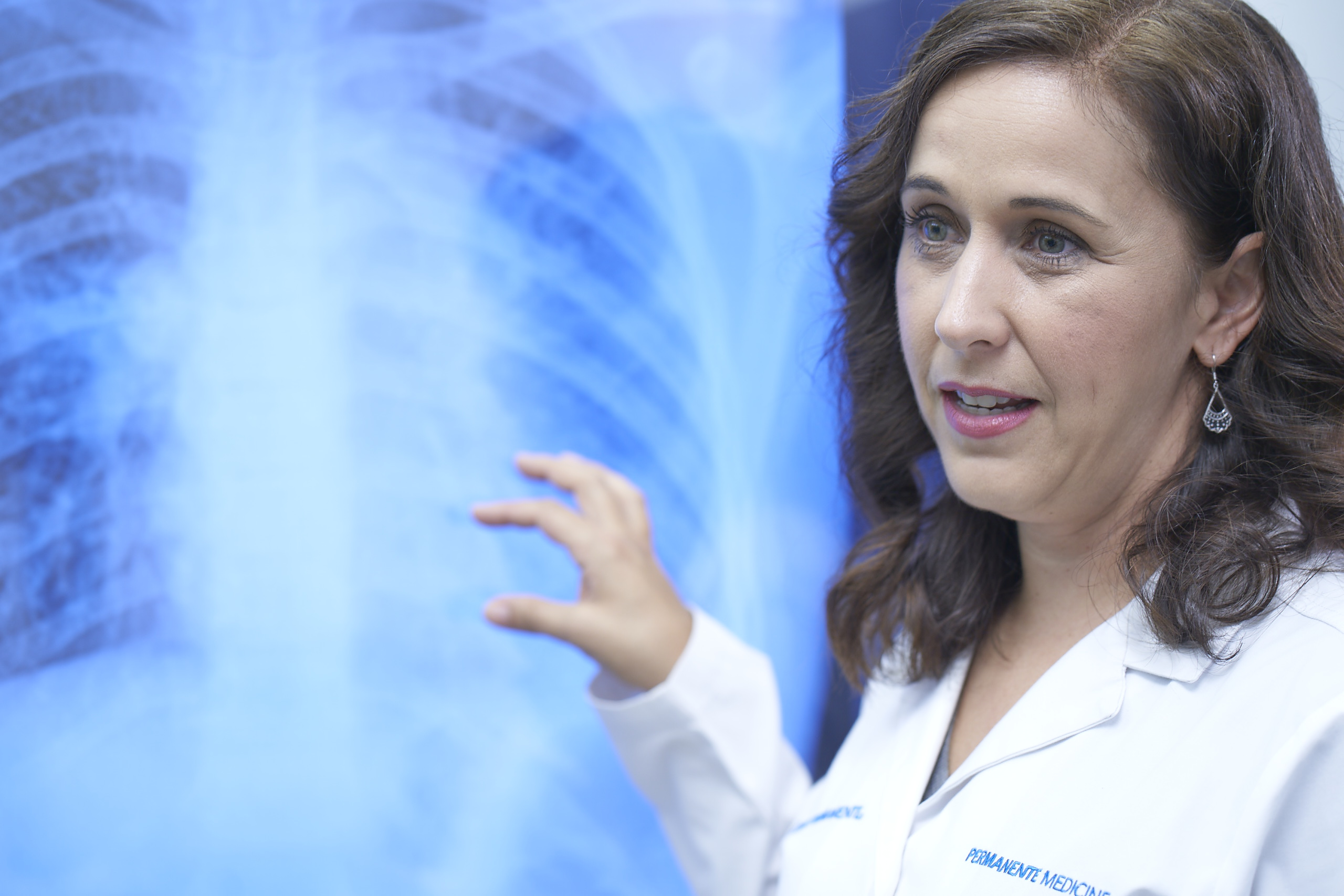 Permanente physician in front of lung x-ray